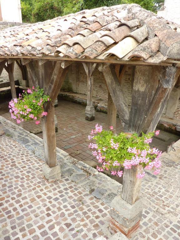 Le Dormeur Du Val Bed & Breakfast Le Mas-d'Agenais Ngoại thất bức ảnh